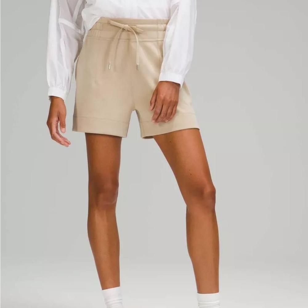 Lululemon Soft Ambitions Hi Rise Shorts in Trench 4”